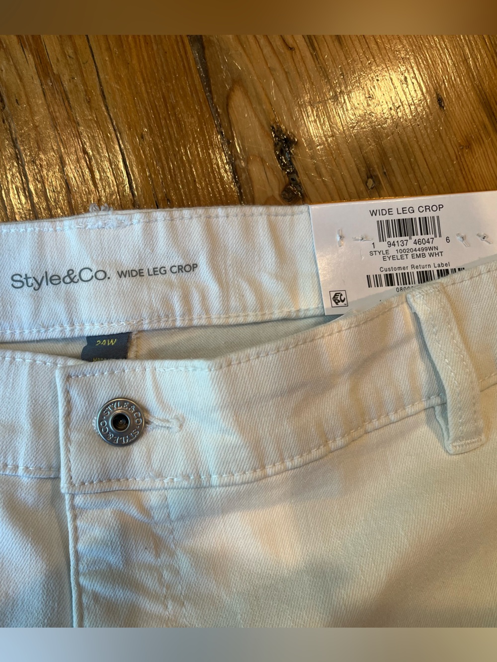 White Cropped Wide Leg Jeans with Subtle Embroidered Hem Classic NWT - Picture 12 of 12